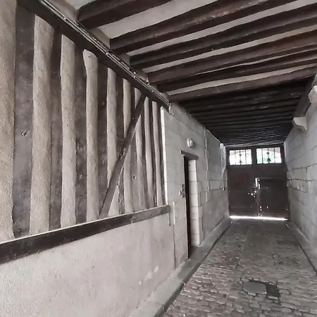 Centre Vieux Dans Immeuble Historique 3p *